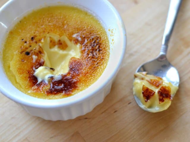 CRÈME BRULÉE DE CAQUI COM TOMILHO